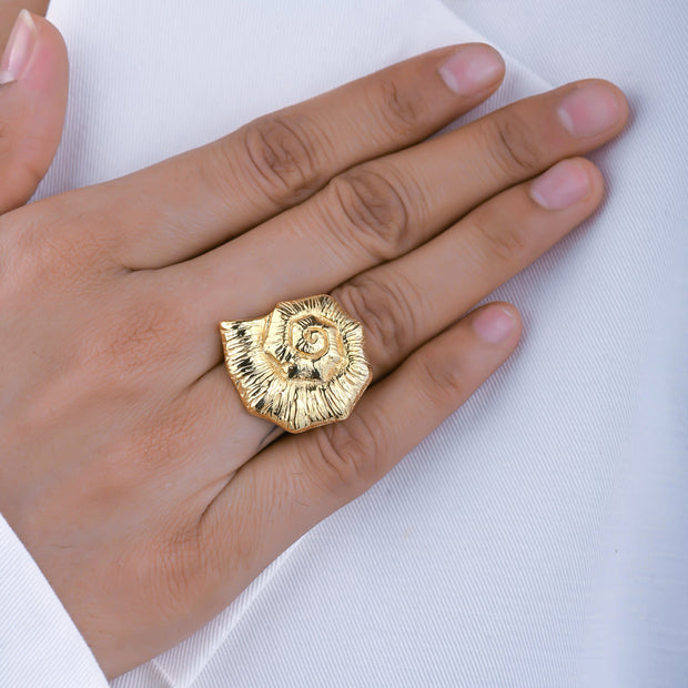 Knobbed Whelk Ring - Gold